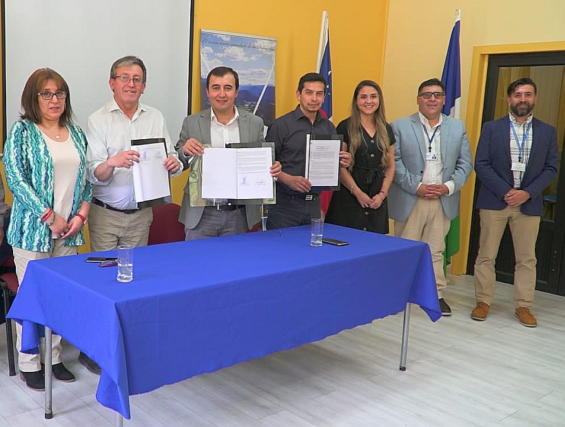 Futaleufú y Palena firmaron convenio con la Municipalidad de Puerto Montt