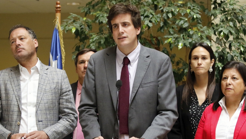 "La lista del rechazo 4 de septiembre": Chile Vamos presentó nombre de su nómina para consejeros