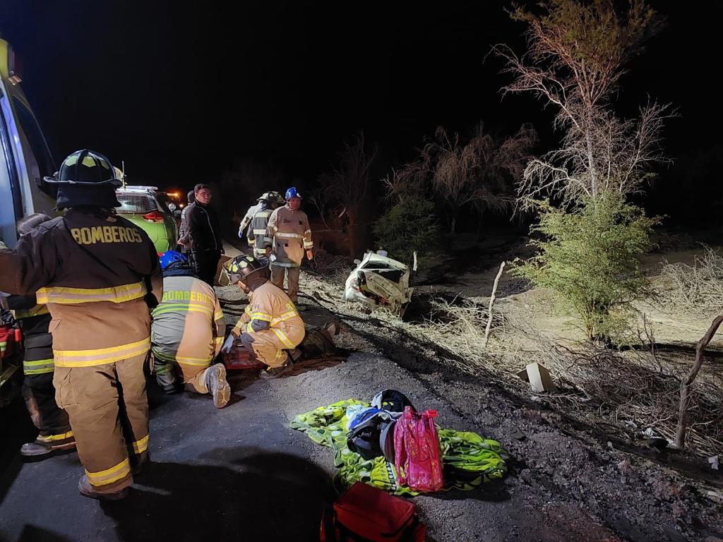 Volcamiento de vehículo dejó tres personas lesionadas en Pozo Almonte
