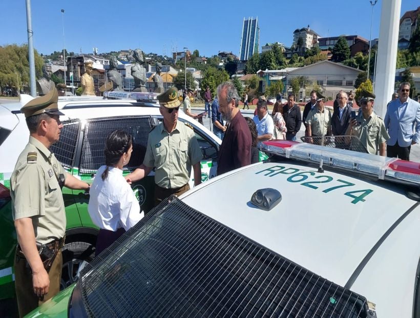 Carabineros de Los Lagos entregaron 7 vehículos policiales y recibieron 105 funcionarios nuevos