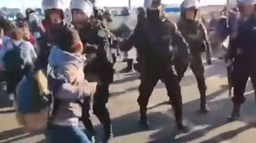 Tensión en la Frontera Arica-Tacna: Se enfrentan a golpes migrantes y policía peruana