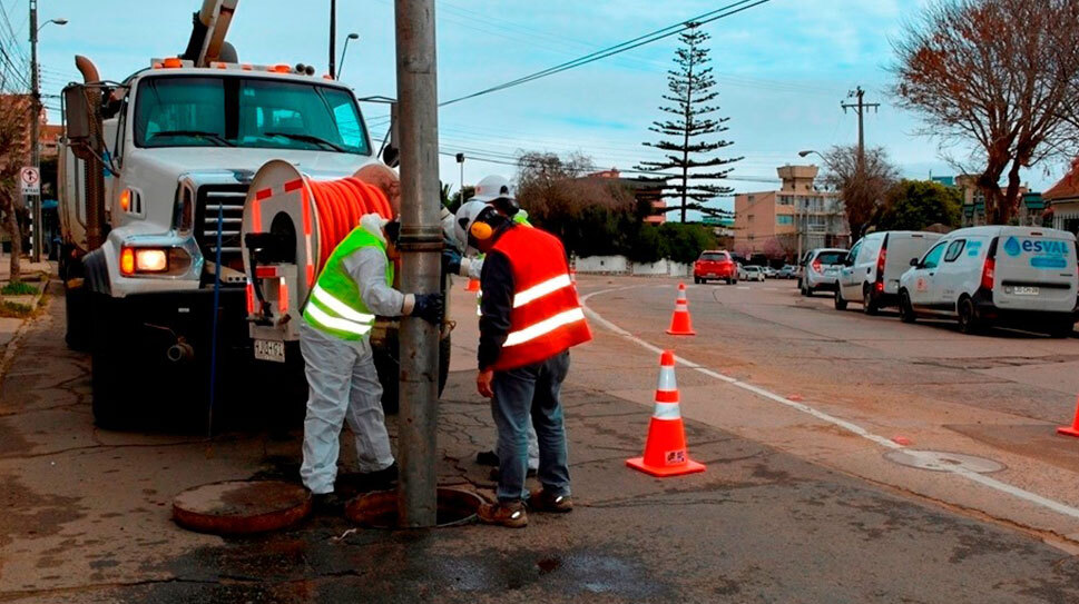Esval se prepara con mantenimiento preventivo de colectores ante sistema frontal