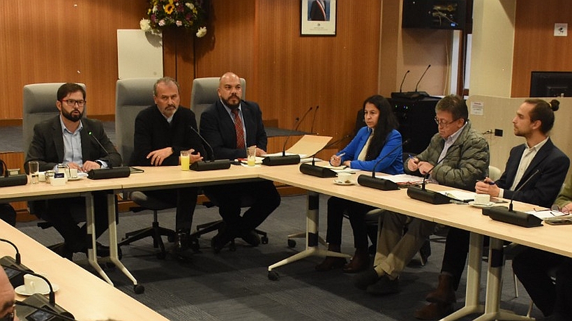 Alcaldes de Puerto Montt y Puerto Varas reiteran necesidad del tren al presidente Boric Alcaldes de Puerto Montt y Puerto Varas reiteran necesidad del tren al presidente Boric