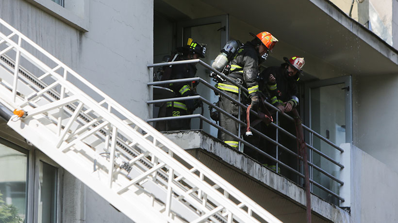 Incendio en edificio de Viña del Mar dejó dos fallecidos y 50 personas evacuadas