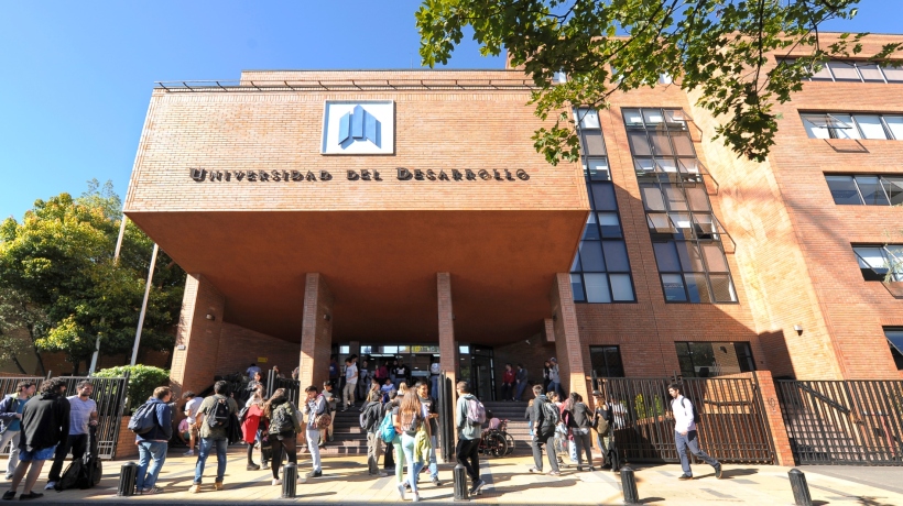 Prohíben a estudiante universitaria de Concepción acercarse a un funcionario tras acosos