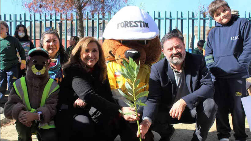 Conaf celebró 53 años fomentando la educación ambiental entre estudiante de Valparaíso Conaf celebró 53 años fomentando la educación ambiental entre estudiante de Valparaíso