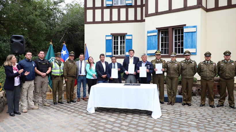 Carabineros y municipio de Zapallar firman convenio para reforzar la seguridad comunal