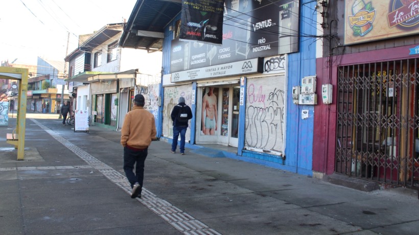 Roban especies y dinero desde tienda en calle Lynch de Osorno