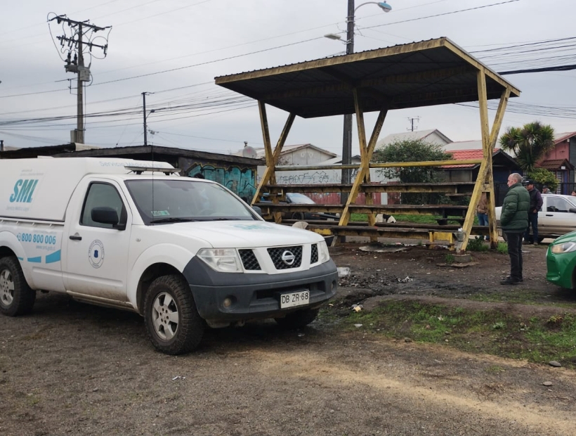 Investigan muerte de un hombre de 47 años en gradería de cancha de fùtbol de población Quinto Centenario Investigan muerte de un hombre de 47 años en gradería de cancha de fùtbol de población Quinto Centenario