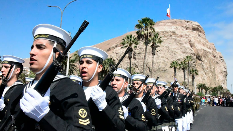 Arica: Con emotivo desfile se rindió homenaje a las Glorias Navales