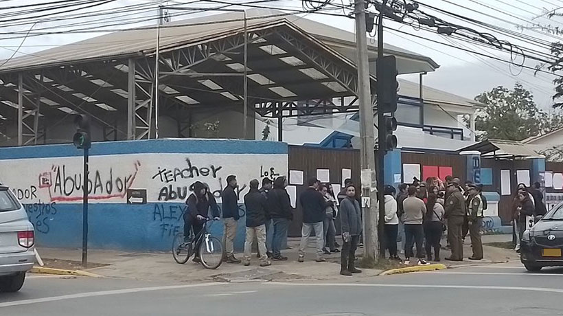 Apoderados Se Manifestaron Por Presunto Caso De Abuso Sexual En Colegio De Villa Alemana