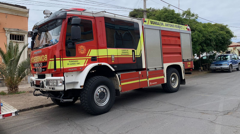 Reportan desbarrancamiento de camión en el sector norte de Antofagasta