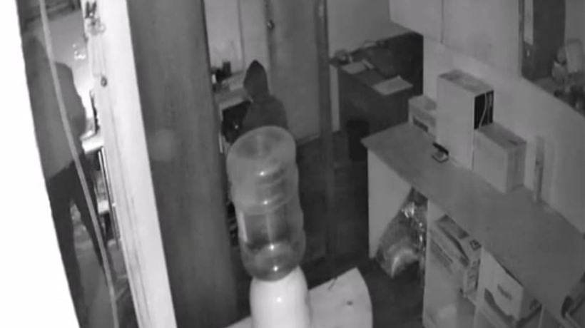 Sujetos roban dos cajas fuertes y se llevan más de un millón de pesos de restaurante en Península en Iquique