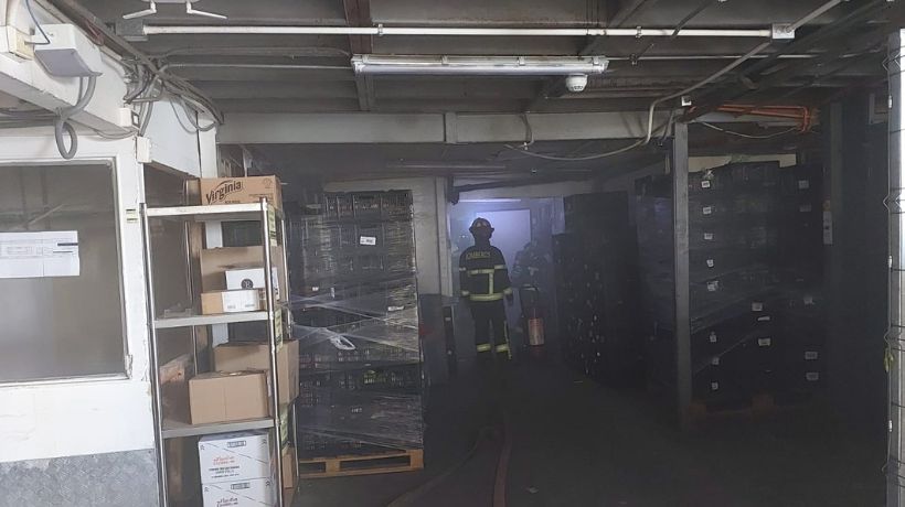 Principio de incendio se alertó en bodega de supermercado de Antofagasta: Público y personal fueron evacuados