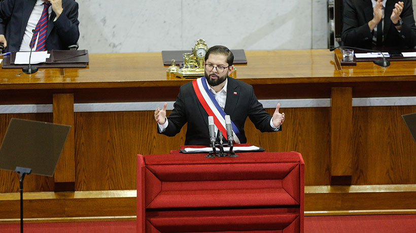 Presidente Boric condiciona deuda histórica a profesores y CAE con aprobación de reforma tributaria