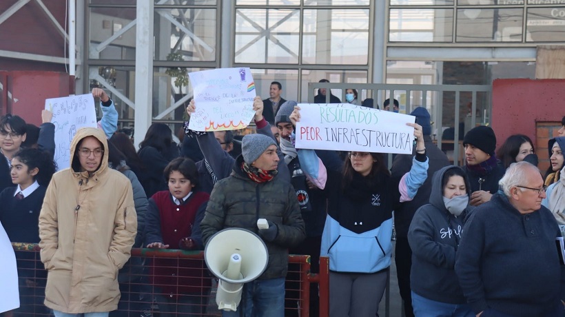Liceo Bicentenario de Coronel en paro: exigen solución para problemas de infraestructura y equipamiento