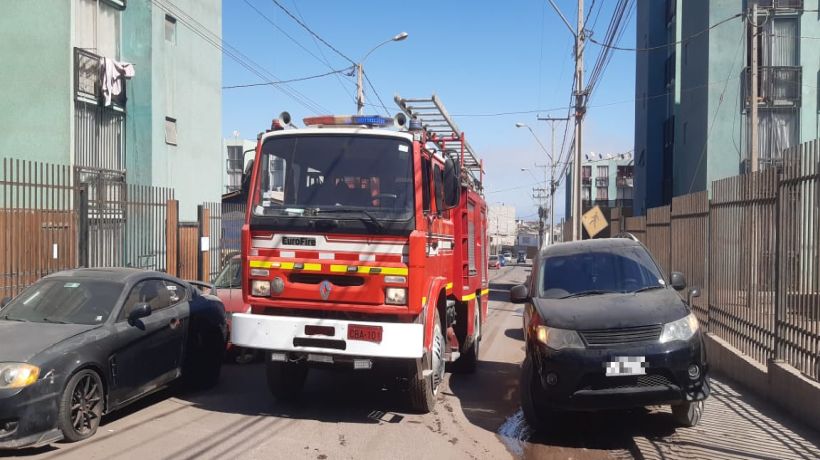 Fuerte olor movilizó a Bomberos a condominio en Alto Hospicio