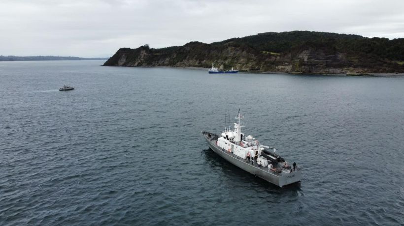 Motonave varada logró ser rescatada en Isla Chaulinec