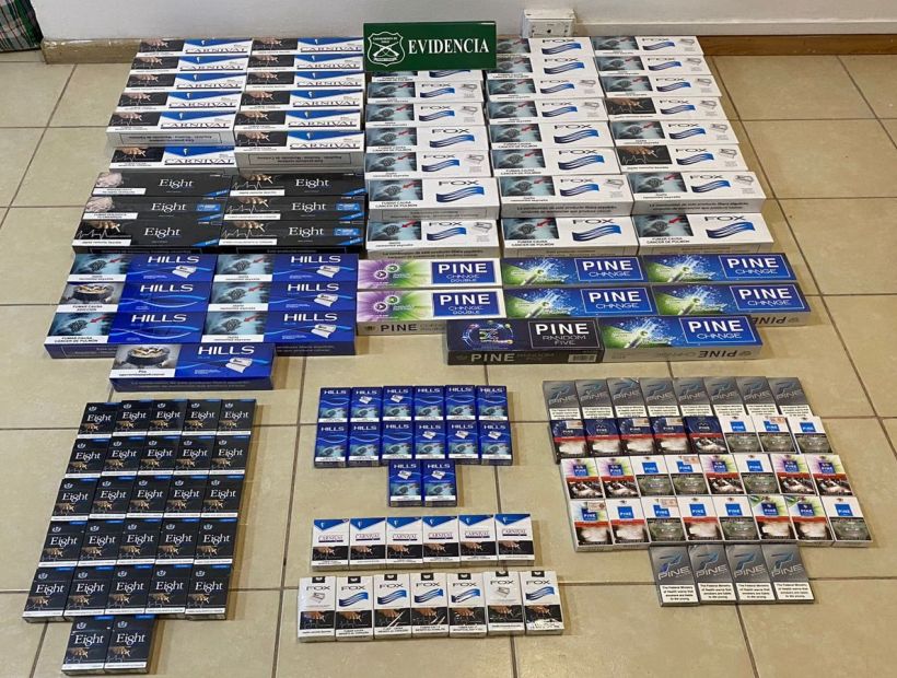 Sorprenden a hombre y una mujer comercializando cigarrillos de contrabando al interior de Tarapacá