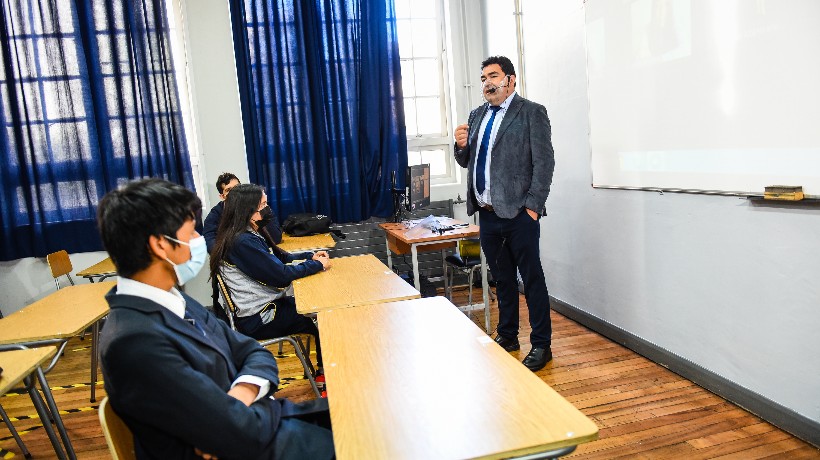 Cuatro colegios de Antofagasta figuran en el ranking de los mejores puntajes de la prueba Simce