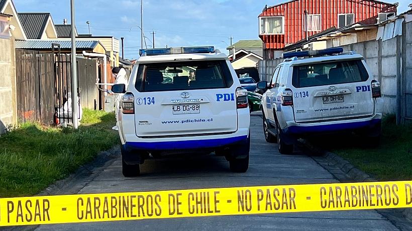Hombre fue hallado muerto y con un corte en el cuello en el antejardín de su casa en Puerto Montt Hombre fue hallado muerto y con un corte en el cuello en el antejardín de su casa en Puerto Montt
