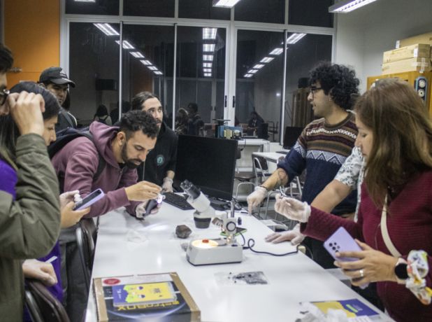 Tocando rocas extraterrestres celebraron el Día del Asteroide en Arica Tocando rocas extraterrestres celebraron el Día del Asteroide en Arica