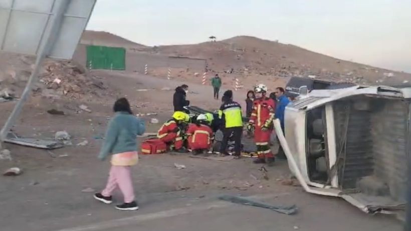 Hombre murió en volcamiento tras evitar robo de su camioneta en Alto Hospicio: se había subido a la pick-up