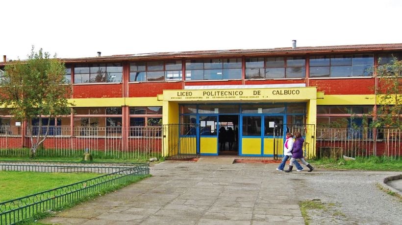 Retoman obras en Liceo Politécnico de Calbuco tras abandono de constructora encargada