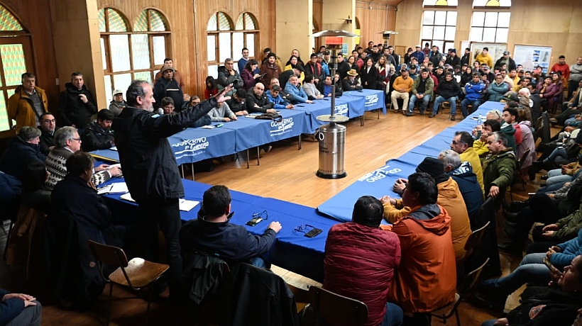 En Castro anuncian creación de una mesa birregional para avanzar en el conflicto de las zonas contiguas