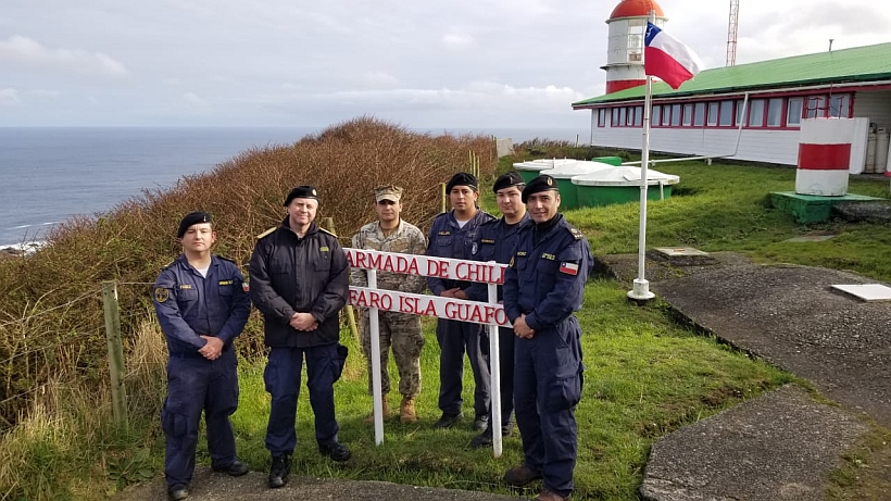 Asumió nuevo equipo de guardia en faro de isla Guafo de Quellón