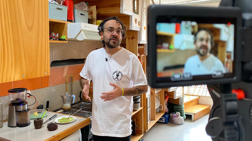 Cuentacuentos viñamarino sorprende a la hora de once con proyecto que fomenta la narración oral