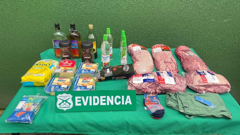 Robaron Carne Queso Alcohol Y Huyeron En Un Auto Robado Fueron Detenidos Por Carabineros En 2934