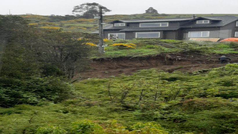 Denuncian a Saesa por instalación sin permiso de un poste en terreno privado en Nercón