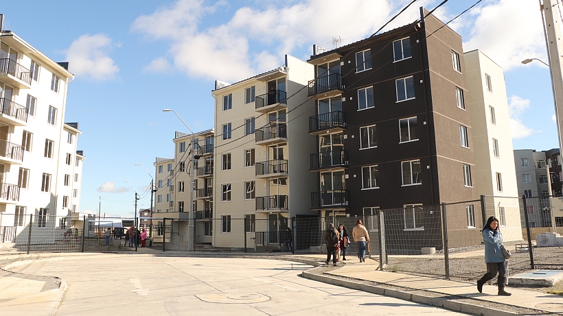 Entregan departamentos del condominio social Los Espinos de Puerto Montt