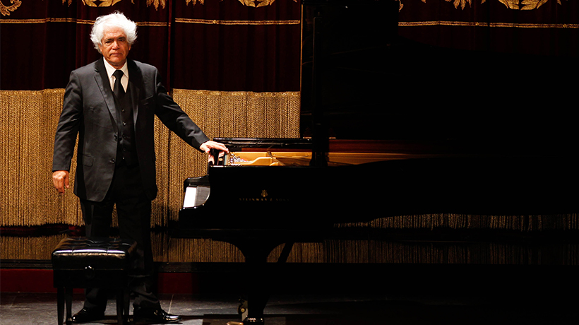 Roberto Bravo lleva su arte al escenario: presentará concierto de 'Música y Poesía latinoamericana' en la USM de Valparaíso