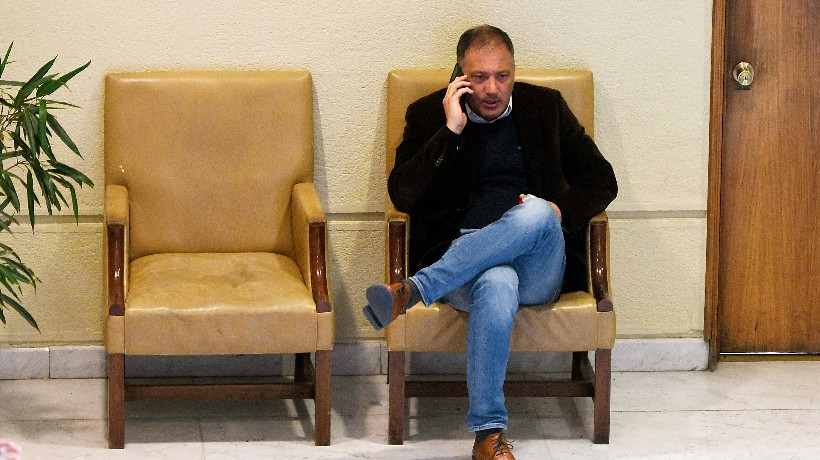 Cuestionan presidencia de Castro en Comisión por caso de "arriendo de residencias"
