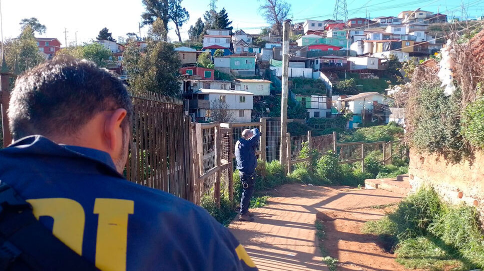 Hombre muere en la vía pública por un disparo a quemarropa en Playa Ancha
