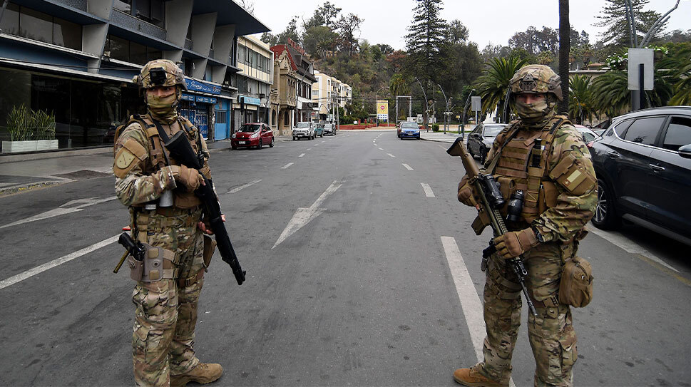 Carabineros recupera dos fusiles de guerra robados a la Armada en Viña del Mar Carabineros recupera dos fusiles de guerra robados a la Armada en Viña del Mar