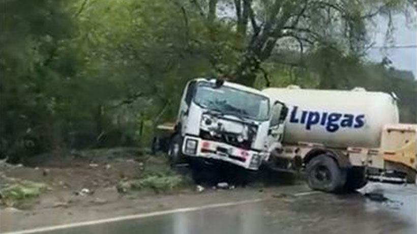 Limache: habilitan el tránsito en la Ruta 64 tras accidente que protagonizó un camión