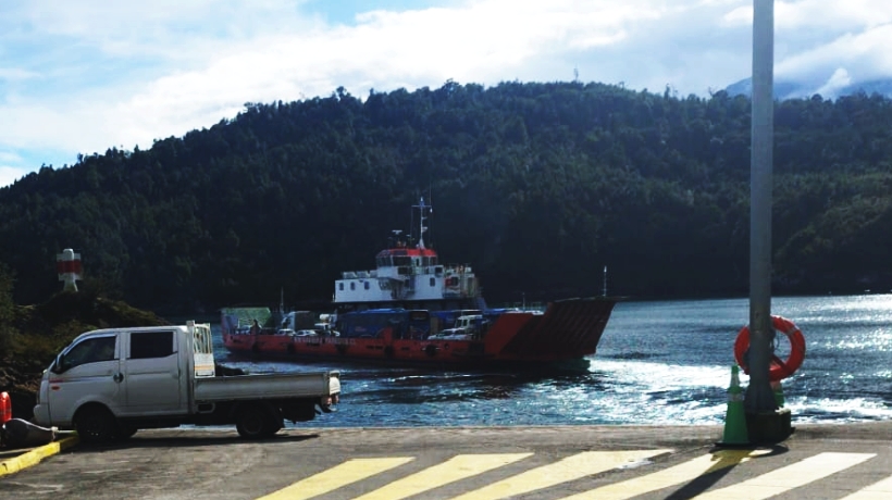 Mantienen tarifa de viaje en barcaza a Caleta Puelche desde Puerto Montt