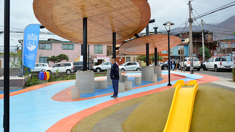 Realizan entrega de nueva plaza "J.V. Héroes de la Concepción" en Iquique