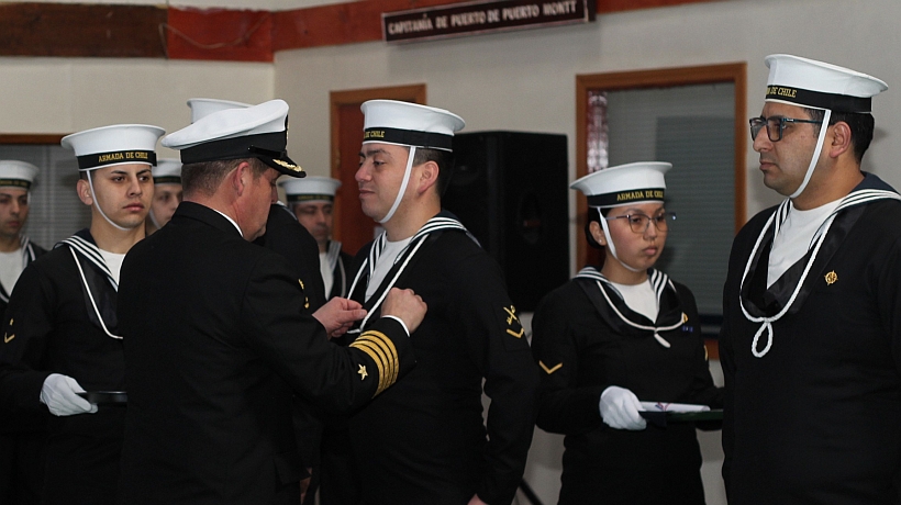 Reconocen a 14 funcionarios en aniversario de la Directemar en Puerto Montt