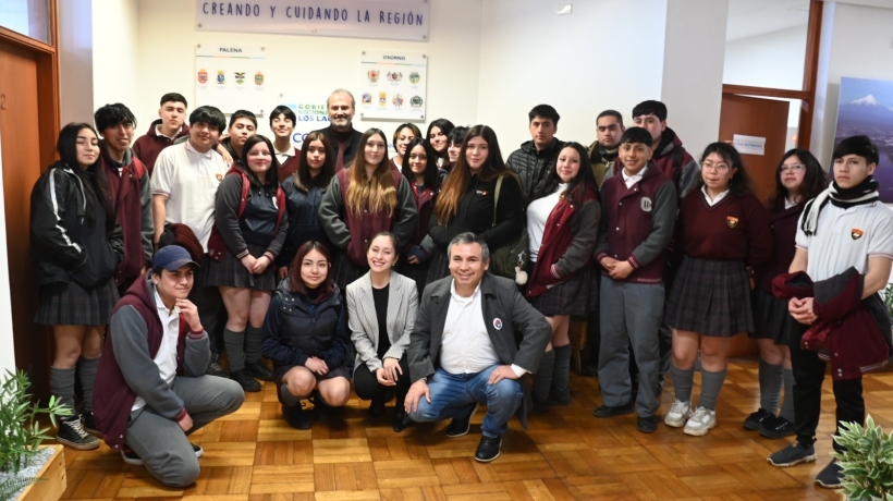 Fomentan la educación cívica con estudiantes del Liceo Carlos Ibáñez de Fresia