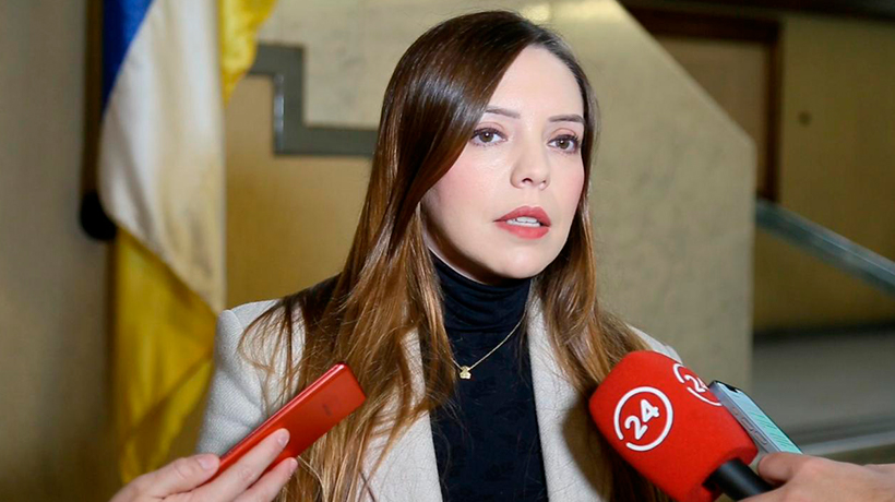 Flores por firma de Piñera al acuerdo promovido por el gobierno: "Resulta francamente insólito, pero por sobre todo desconcertante"