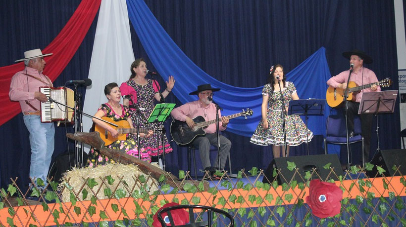 Peña folclórica en Nueva Imperial contó con masiva presencia de público