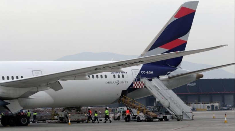 Evacúan avión por presunto aviso de bomba en Puerto Montt