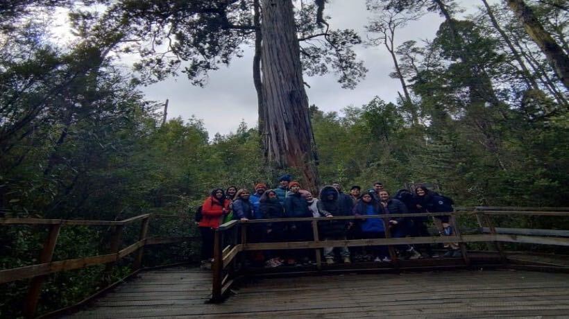 Alumnos de la Escuela Laura Vicuña exploraron el Monumento Natural Lahuen Ñadi