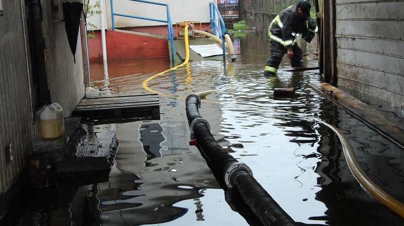 Comuna de Nueva Imperial sufre inundaciones y cortes de calle tras sistema frontal