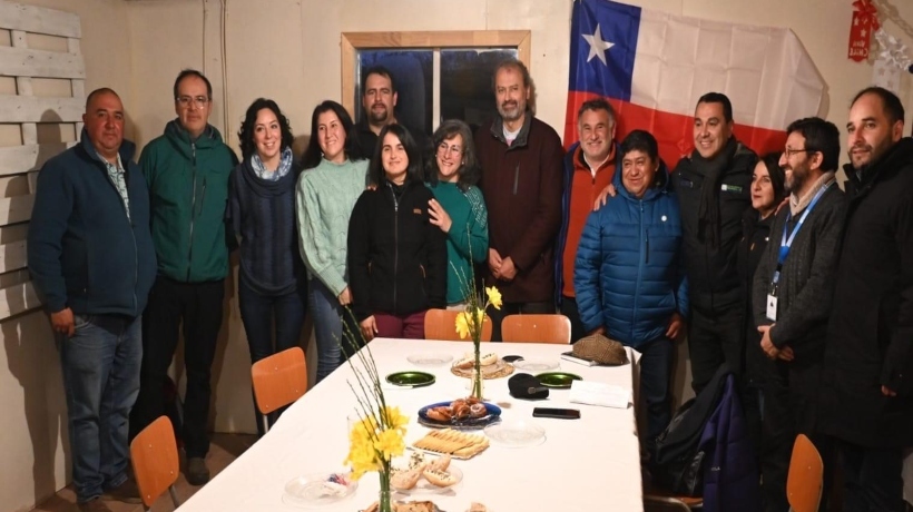 Autoridades de Chonchi se reúnen con agricultores para analizar problemas del gusano blanco