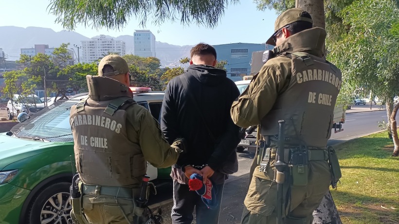 Operativo desaloja 17 rucos del bandejón central de Antofagasta